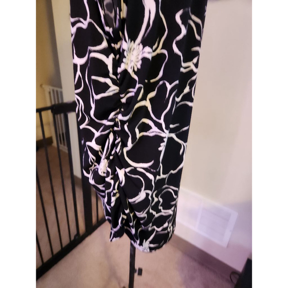 Adrianna Papell Sleeveless Top - Picture 4 of 5